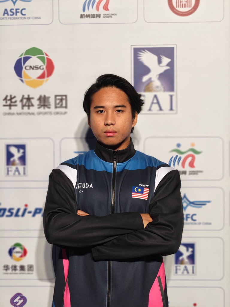 523BF59D-0E64-4E15-9CE4-FD6D1109302F_1_105_c