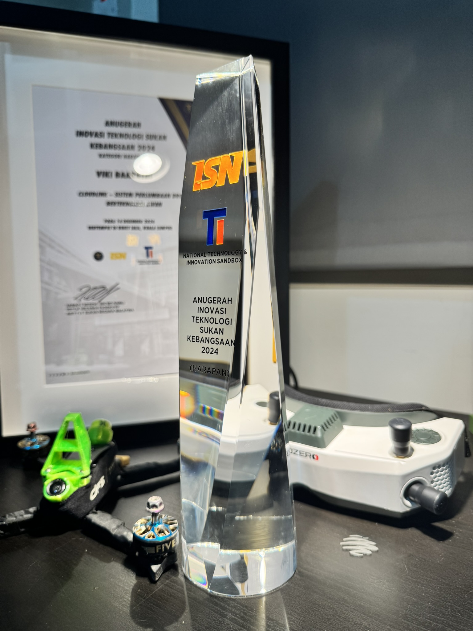 ECD75739-B2C7-47C5-9046-1C5F7CE0F784_1_102_o